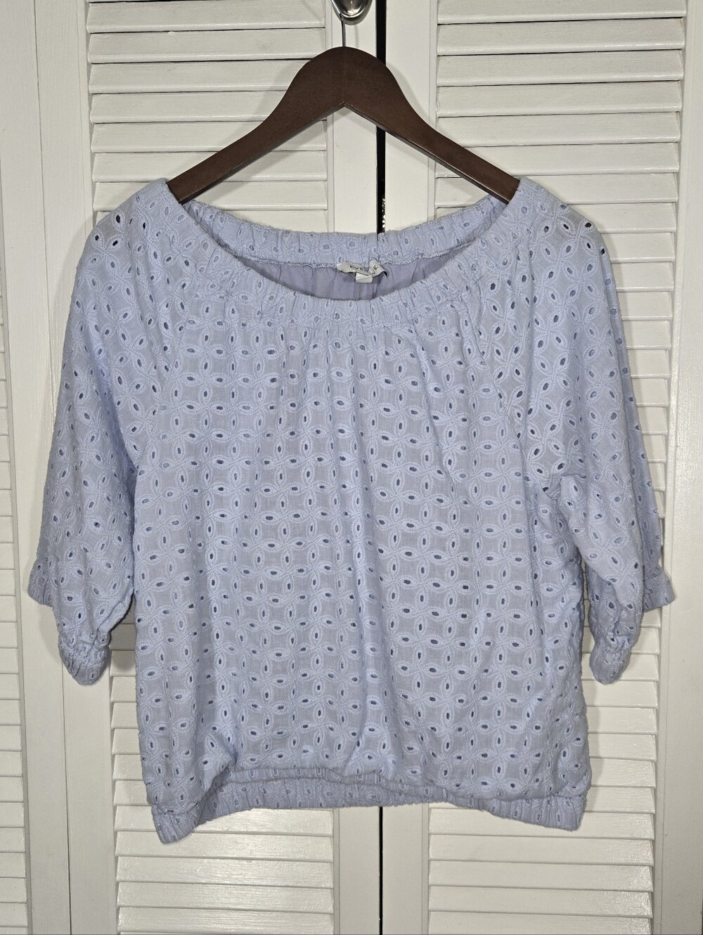 Evereve Pale Blue Eyelet Lightweight Roomy Scoop Neck Lined Elastic Hem Blouse L